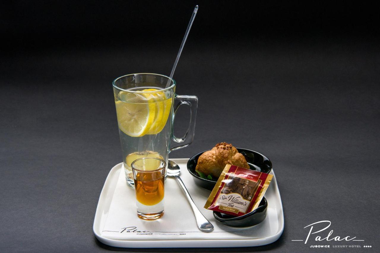 帕拉克宇格维斯酒店 瓦乌布日赫 外观 照片
